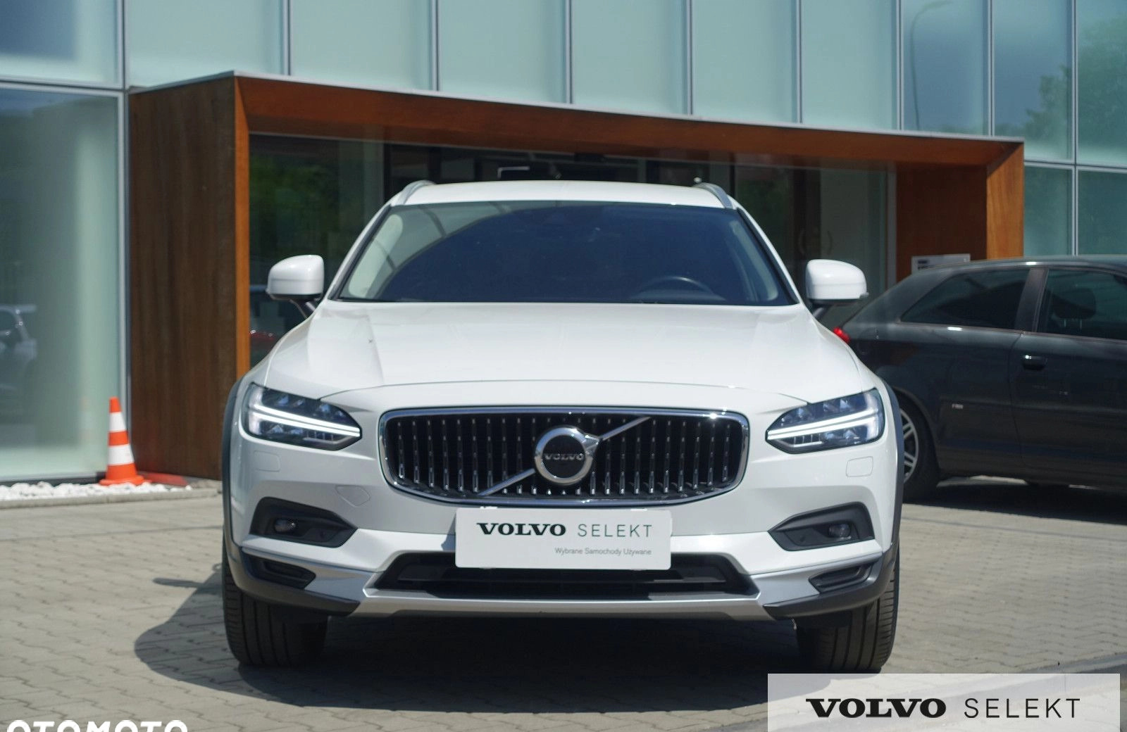 Volvo V90 Cross Country cena 168900 przebieg: 141575, rok produkcji 2021 z Radomsko małe 667